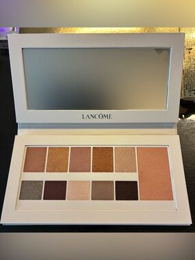 Lancôme Neutral and Warm Toned Eyeshadow Palette with Peachy Blush